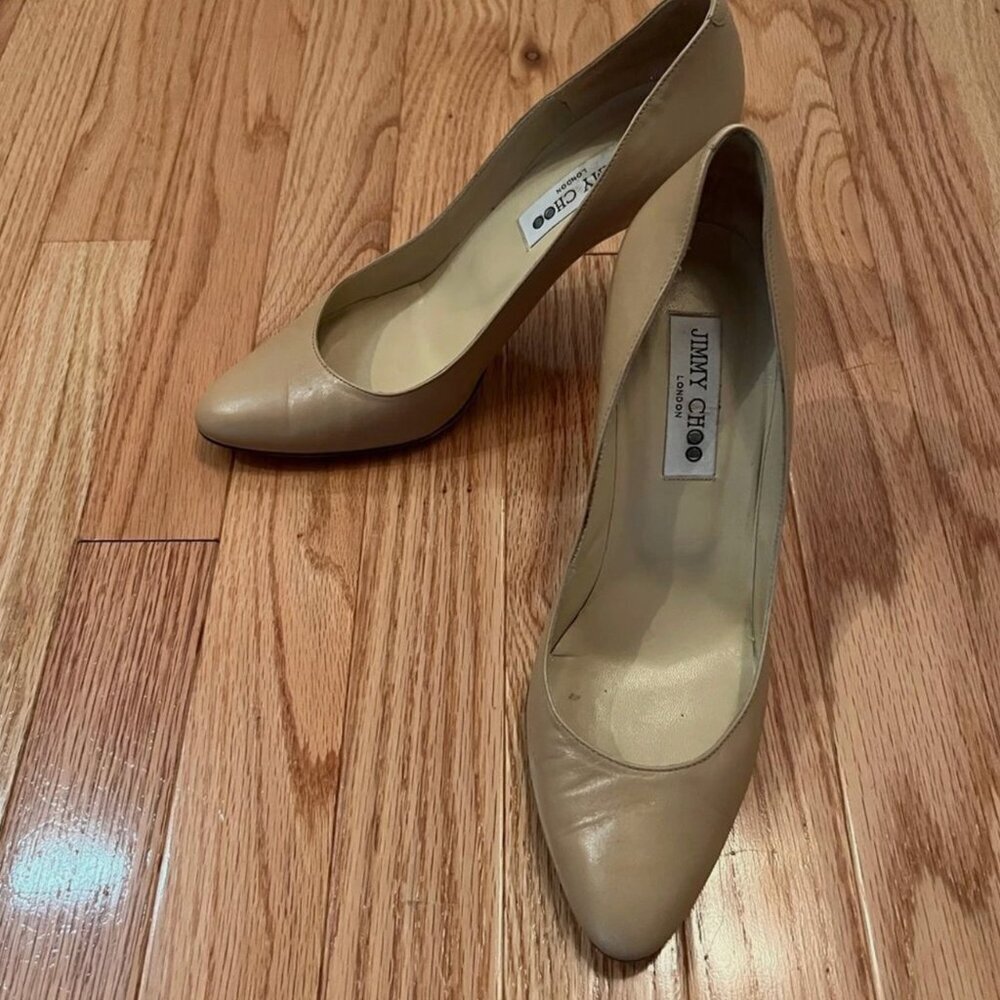 Jimmy Choo Women's Size 38.5 Beige Matte Leather Pumps Almond Toe SCUFFS damage
